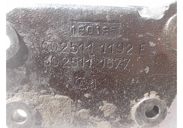 кронштейн двигуна лівий 6025111677